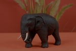 EGRU13-10 | Elefant, gehend, Rüssel unten, L:13/H:10 cm